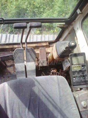 แบ็คโครโคมัสสุ pc200รุ่น5พร้อมหัวเจาะ
