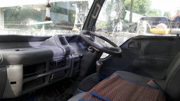 NKR  110 แรง  ปี 40  รถสวย สภาพ พร้อมใช้งาน ราคา  280,000 บาท