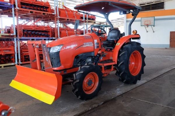 รถไถรุ่น L3608SP ใบมีด + ผาน 1 ตัว ดาวน์ 15,000 บาท โทร089-0111624