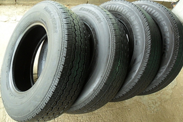 ยางกระบะขอบ15 บริดสโตน195 R15 ลงพื้นปี15 (4เส้น3,200)