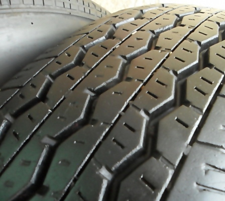 ยางกระบะขอบ15 บริดสโตน195 R15 ลงพื้นปี15 (4เส้น3,200)