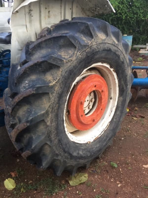 FORD 5000T-1. รถสวยๆพร้อมใช้สุดๆๆ อุปกรณดันหน้า ผานหลัง FORD 5000T-1. รถสวยๆพร้อมใช้สุดๆๆ อุปกรณดันหน้า ผานหลัง