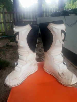 บูท forma terrian evo