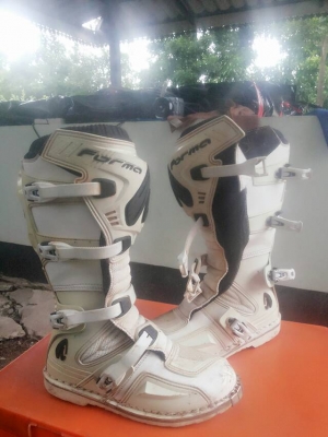 บูท forma terrian evo