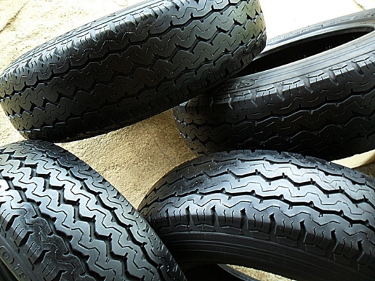 ยางกระบะขอบ15 ดันล็อป195 R15 ลงพื้นปี14 (4เส้น 2,700)