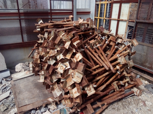 เกลียวปรับนั่งร้านยู-เฮด 60 ซม. ขาย  85 บาท/ตัวสินค้ามี300-400 ตัว สภาพดีไม่มีปูนเกาะ ซื้อน้อยก็ขาย ซื้อหมดลดได้ครับ