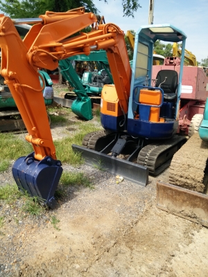 ขายรถแบคโฮเล็ก สวยๆพร้อมใช้งาน HITACHI EX30UR ราคาเบาๆ