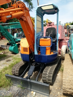 ขายรถแบคโฮเล็ก สวยๆพร้อมใช้งาน HITACHI EX30UR ราคาเบาๆ