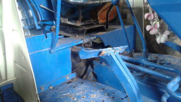 Ford 6640  เพลาเดียว เครื่องเกียร์ดี ปั้มดีพร้อมอุปกรณ์ใบดันผานหลัง พร้อมใช้