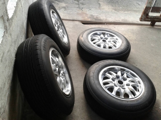 ขอบ15นิ้ว6รู พร้อมยาง สวยๆ 4 ล้อ ราคา 4800 บาท