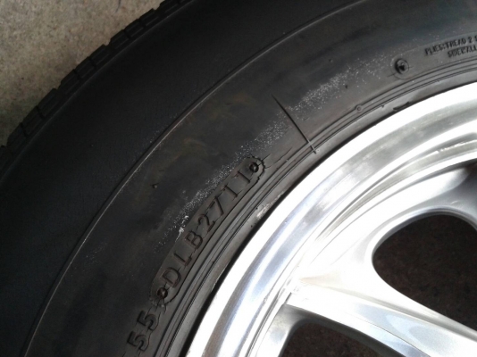 ขอบ15นิ้ว6รู พร้อมยาง สวยๆ 4 ล้อ ราคา 4800 บาท