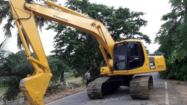 รถแบคโฮ Komatsu Pc 200-6