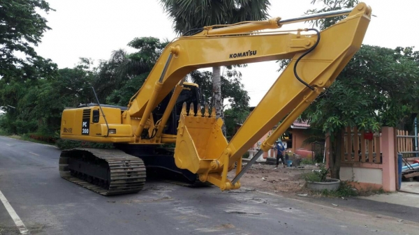 รถแบคโฮ Komatsu Pc 200-6