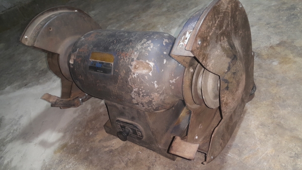 แท่นเจียร มอเตอร์ขนาด 2แรง แกนเพลา 1นิ้ว ใบ 10 นิ้ว