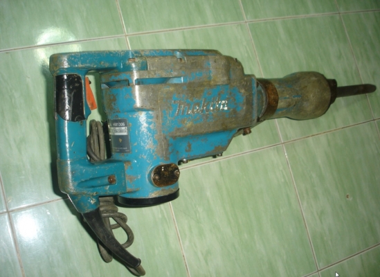 ขายเครื่องสกัดคอนกรีต(สกัดไฟฟ้า) 1510 วัตต์ Makita รุ่น HM1306แท้