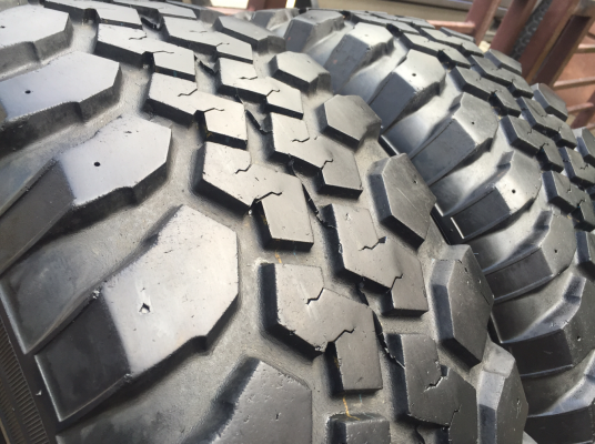 ยาง Mud Maxxis 33 12.5 R15 ปลายปี11 ดอกเต็ม ราคาไม่แพง