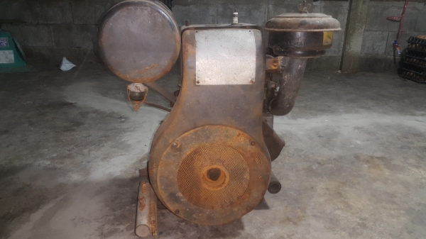 ขายเครื่องเรือเก่า wisconsin 9 hp ขายตามสภาพ(ขอบคุณพี่จากษริษัทนิคอน โรจนะ)