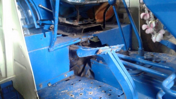 ขาย 6640 เพลาเดียว เกียร์กลาง พร้อมใช้ มีใบดัน ผาน 7 เล่มทะเบียนพร้อม ราคา 385,000 ศรีสะเกษ 091-0206555