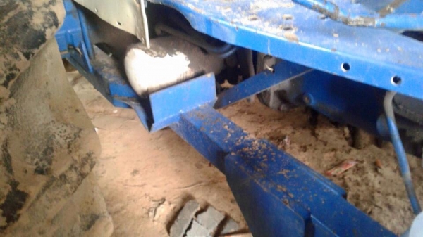 ขาย 6640 เพลาเดียว เกียร์กลาง พร้อมใช้ มีใบดัน ผาน 7 เล่มทะเบียนพร้อม ราคา 385,000 ศรีสะเกษ 091-0206555