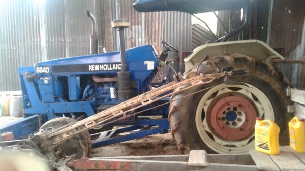 ขาย 6640 เพลาเดียว เกียร์กลาง พร้อมใช้ มีใบดัน ผาน 7 เล่มทะเบียนพร้อม ราคา 385,000 ศรีสะเกษ 091-0206555