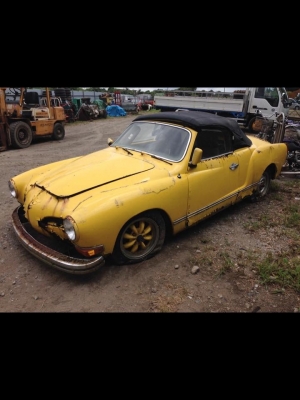 คารมานเกียร์เปิดประทุนตัดมาจากนอก