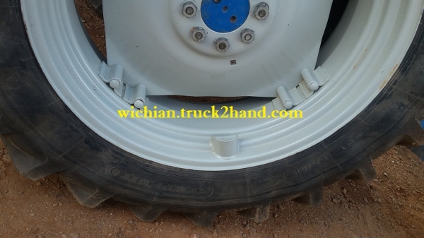 ขายแล้วยางรถไถฟอร์ดเก่านอก ยางหลัง16.9-38 สภาพ90\% ยางกะทะล้อหลังคู่ละ55,000บาท. (ยางคู่หน้าขายแล้วครับ)