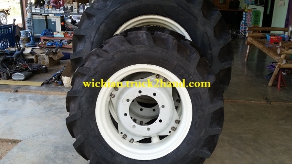 ขายแล้วยางรถไถฟอร์ดเก่านอก ยางหลัง16.9-38 สภาพ90\% ยางกะทะล้อหลังคู่ละ55,000บาท. (ยางคู่หน้าขายแล้วครับ)