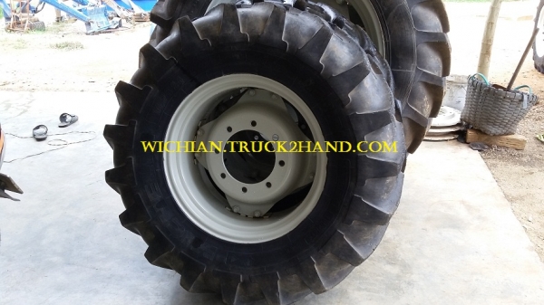 ขายแล้วยางรถไถฟอร์ดเก่านอก ยางหลัง16.9-38 สภาพ90\% ยางกะทะล้อหลังคู่ละ55,000บาท. (ยางคู่หน้าขายแล้วครับ)