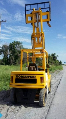 โฟล์ลิฟท์ Komatsu เครื่อง 6D95 ขนาด 3.5 ตัน  รุ่น 4 เสา 3 ท่อน สูง 4 เมตร