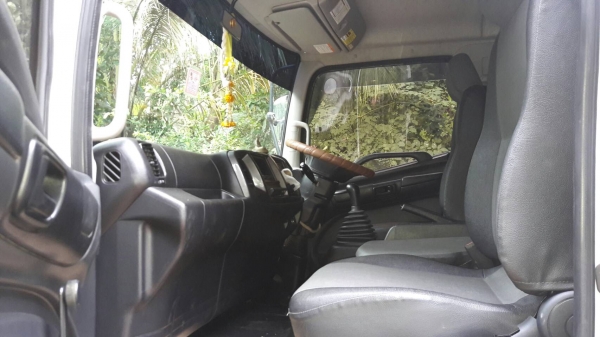 ขาย FC9JLLA  175 แรง  ปี 56  รถพร้อมใช้งาน สภาพป้ายแดง