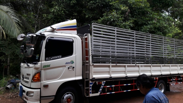 ขาย FC9JLLA  175 แรง  ปี 56  รถพร้อมใช้งาน สภาพป้ายแดง