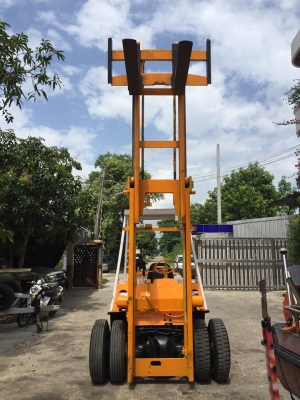 ขายรถโฟ๊คลิ๊ฟ3.5ตัน เสา4เมตร เครื่องดีระบบทุกอย่างสมบูรณ์ พร้อมใช้งานเอาไปไม่ต้องทำอะไรครับ ขาย 195000 บาทครับ