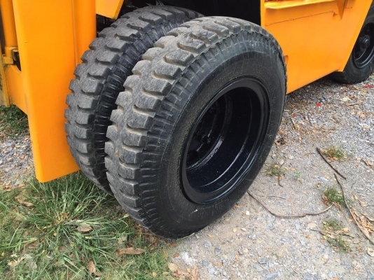 ขายรถโฟ๊คลิ๊ฟ3.5ตัน เสา4เมตร เครื่องดีระบบทุกอย่างสมบูรณ์ พร้อมใช้งานเอาไปไม่ต้องทำอะไรครับ ขาย 195000 บาทครับ