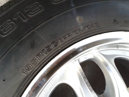 ยาง Yokohama 205/55R16ปี13 สวยๆ 4 เส้น ราคา 2000 บาท ยาง Yokohama 205/55R16ปี13 สวยๆ 4 เส้น ราคา 2000 บาท