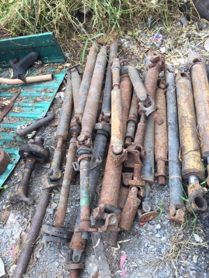 ขายเพลากลางรถยนต์ครับ โลละ60บาท มีหลายขนาด ท่อนหนึ่งไม่ถึง1000 ครับ