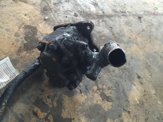 ขายปั๊มน้ำมันไฮโดลิคของรถตัก 1นิ้วครึ่ง โดยประมาณ ขาย 4500 บาทครับ