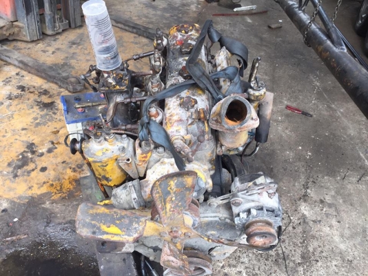 ขายเครื่องรถตัก4สูบ 15000 บาท