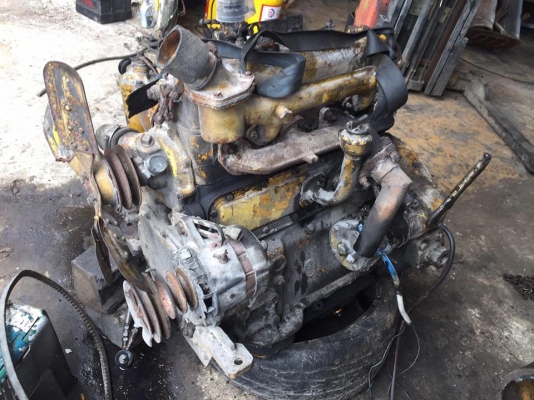 ขายเครื่องรถตัก4สูบ 15000 บาท