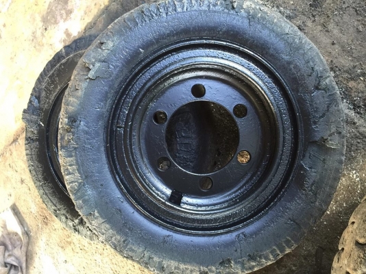 ขายยางรถตัก6เส้น พร้อมกระทะยาง900 ขาย7000 บาทครับ