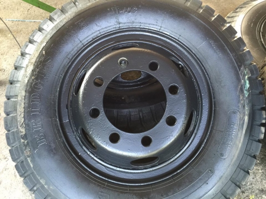 ขายยางรถตัก6เส้น พร้อมกระทะยาง900 ขาย7000 บาทครับ