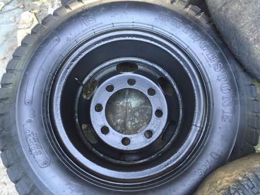 ขายยางรถตัก6เส้น พร้อมกระทะยาง900 ขาย7000 บาทครับ