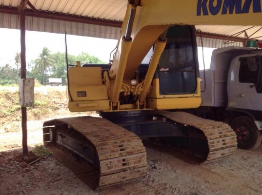 ขายKOMUTSU PC200-7 ชั่วโมงทำงานน้อย ช่วงล่างเต็ม สีเดิมสวยๆ รถสภาพพร้อมใช้ ขายKOMUTSU PC200-7 ชั่วโมงทำงานน้อย ช่วงล่างเต็ม สีเดิมสวยๆ รถสภาพพร้อมใช้