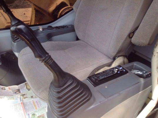 ขายKOMUTSU PC200-7 ชั่วโมงทำงานน้อย ช่วงล่างเต็ม สีเดิมสวยๆ รถสภาพพร้อมใช้ ขายKOMUTSU PC200-7 ชั่วโมงทำงานน้อย ช่วงล่างเต็ม สีเดิมสวยๆ รถสภาพพร้อมใช้