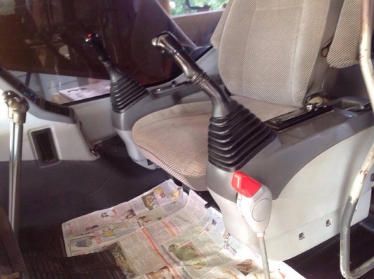 ขายKOMUTSU PC200-7 ชั่วโมงทำงานน้อย ช่วงล่างเต็ม สีเดิมสวยๆ รถสภาพพร้อมใช้ ขายKOMUTSU PC200-7 ชั่วโมงทำงานน้อย ช่วงล่างเต็ม สีเดิมสวยๆ รถสภาพพร้อมใช้