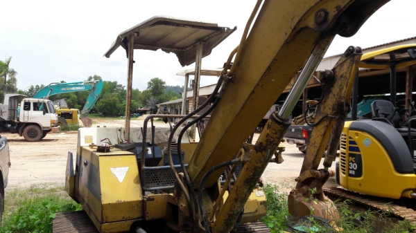 ขายkomatsu pc40-6 ขายตามสภาพ180000อุปกรณ์ครบ ขายkomatsu pc40-6 ขายตามสภาพ180000อุปกรณ์ครบ