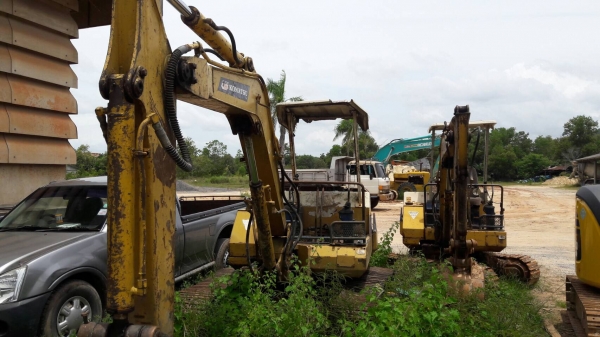 ขายkomatsu pc40-6 ขายตามสภาพ180000อุปกรณ์ครบ