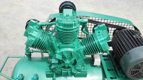 ** SOLD ** ปั้มลม IWATA JAPAN ขนาด 10 HP 300 ลิตร ไฟ 380V เก็บทุกเม็ดเช็คทุกระบบพร้อมใช้มาเทสได้!!