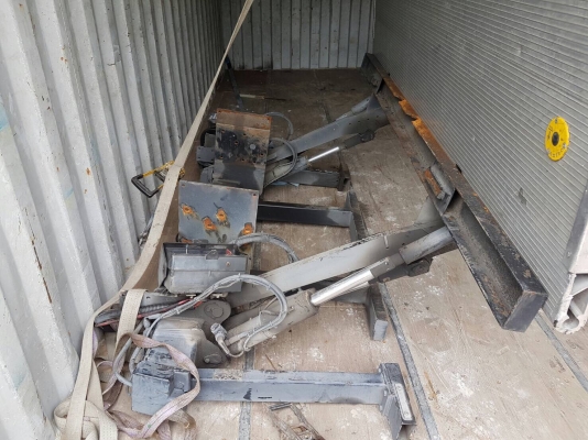 ขายลิฟท์ท้ายมีเนียมไฮดอรลิก 4 กระบอกเก่านอก