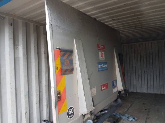 ขายลิฟท์ท้ายมีเนียมไฮดอรลิก 4 กระบอกเก่านอก