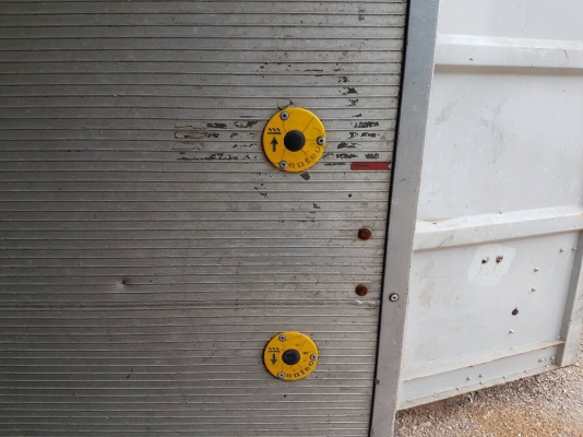 ขายลิฟท์ท้ายมีเนียมไฮดอรลิก 4 กระบอกเก่านอก